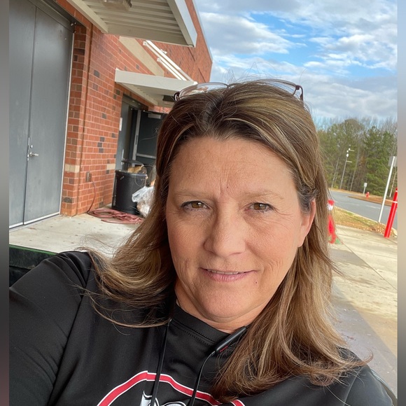 Meet your Posher, Lisa - Picture 2 of 2